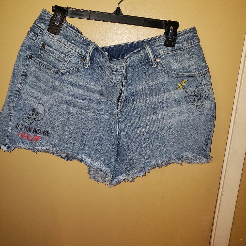 Torrid size 18 graffiti print denim cutoffs